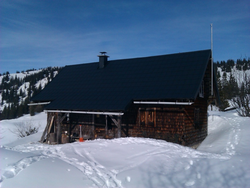 File:Legensteinhütte mit Lightmeter 2017-02 12 IMAG0106.jpg
